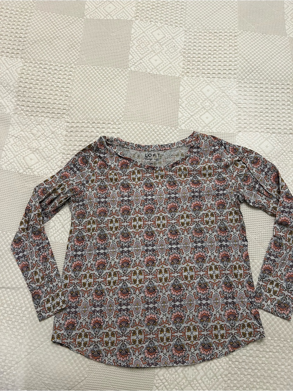 LOFT Multi-Color Floral Tile Scoop Neck Top tee shirt vintage L